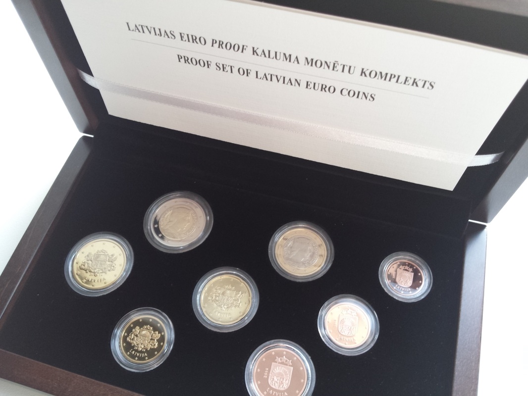 Latvijas eiro proof kaluma komplekts koka dāvānu kastē
