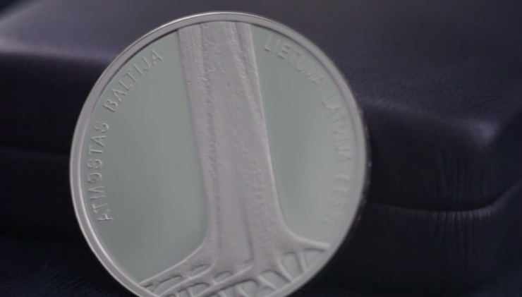 Latvian colector 5 euro coin dedicated to the 25th anniversary of the Baltic Way